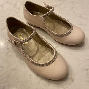 Bonpoint light pink patent leather girls shoes